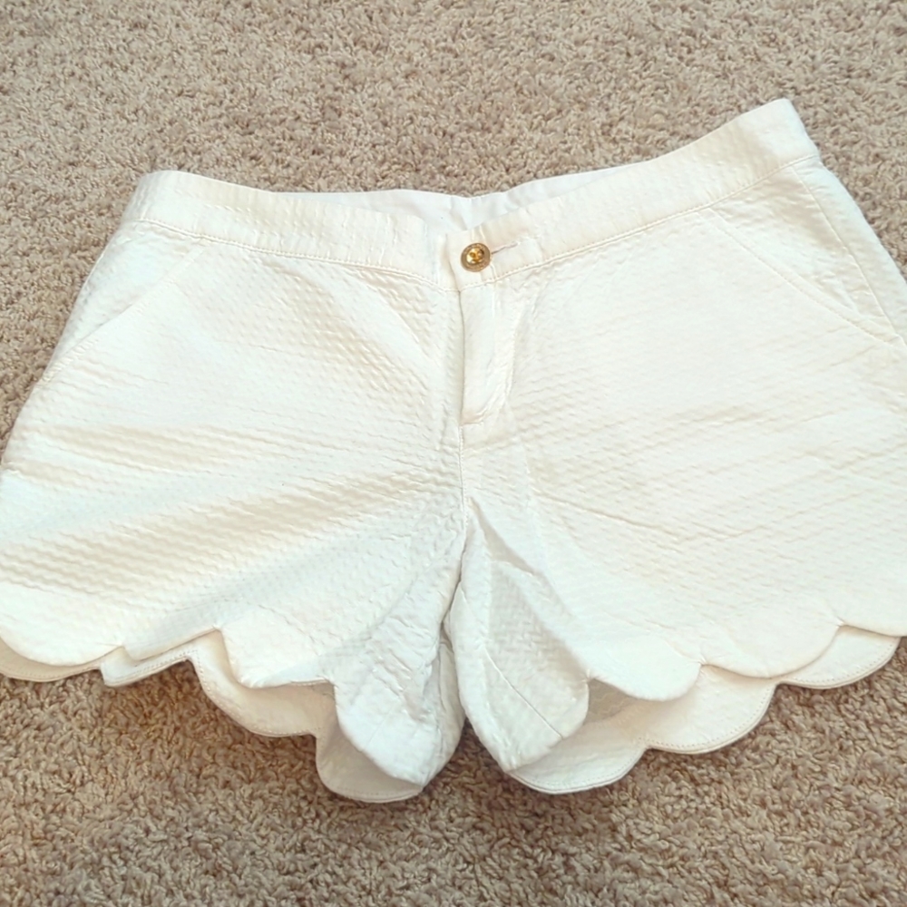 Lilly Pulitzer Shorts (white scallop)